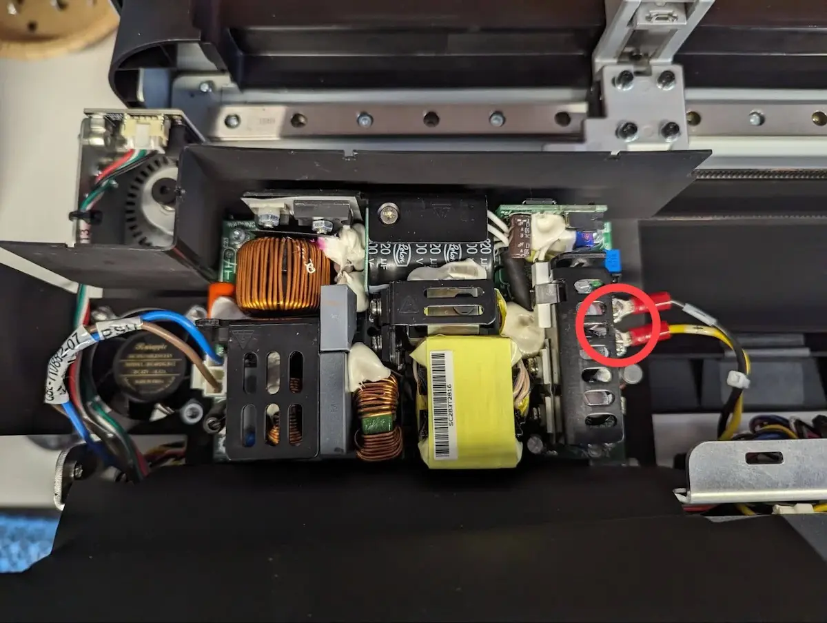 Connecting the Form 4 power supply input wires to screw terminals