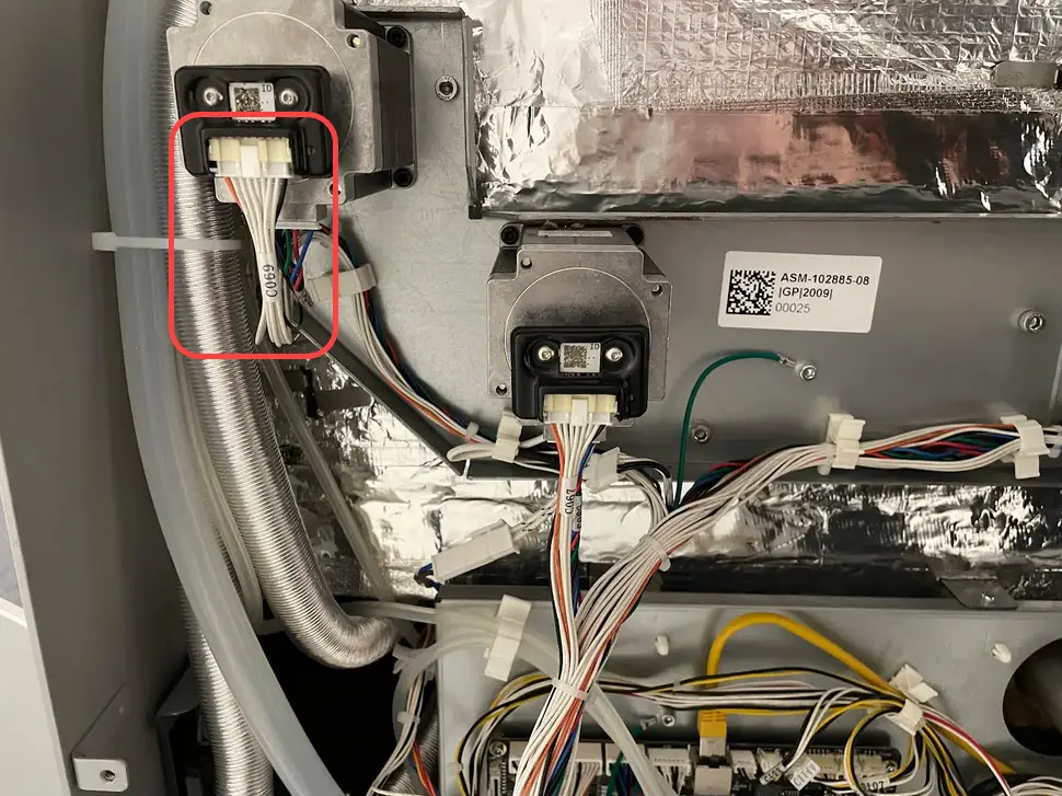 ステップ3:モーターケーブルを外す