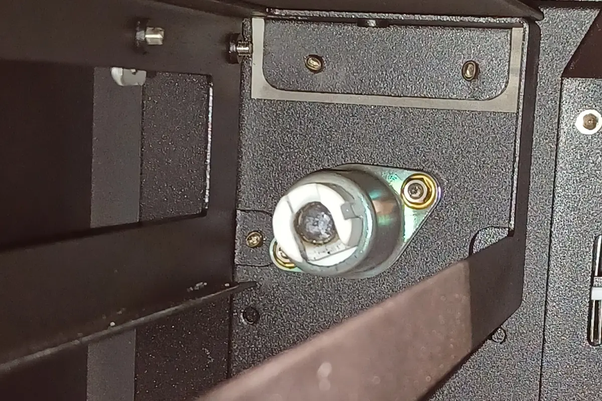 A damaged quartz tube frame socket