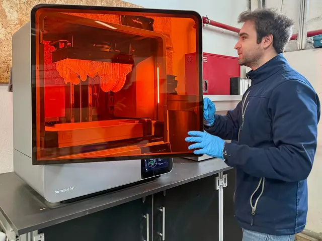 Person wearing gloves opening a Form 4L