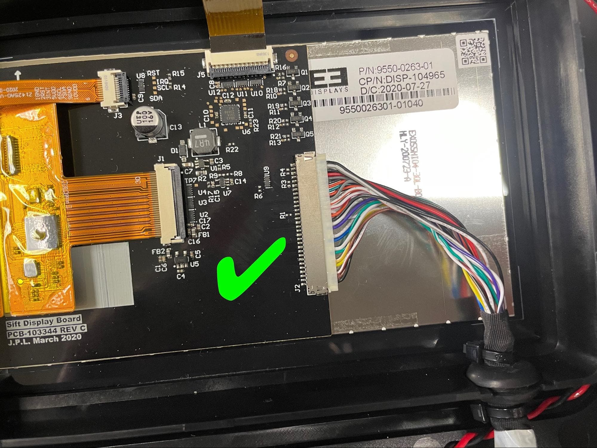 新しいディスプレイアセンブリを取り付ける