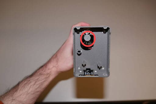 Screw the cap onto the outlet of the pump tube.