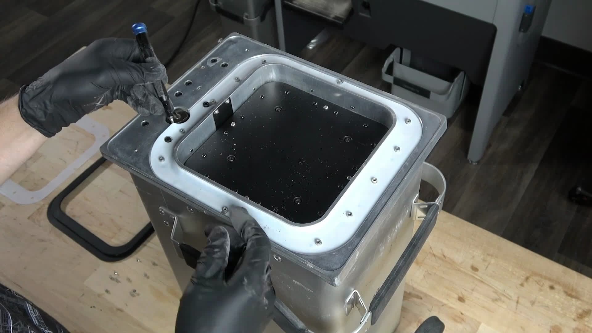 Removing the Fuse 1 generation build chamber inner gasket
