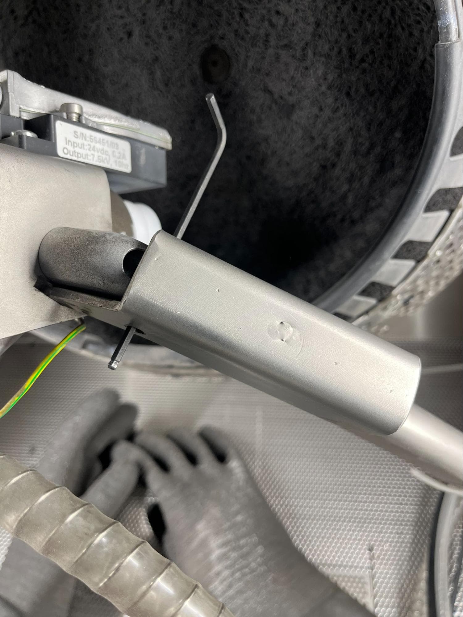 Pushing the binding barrel out of the Fuse Blast handle step 2