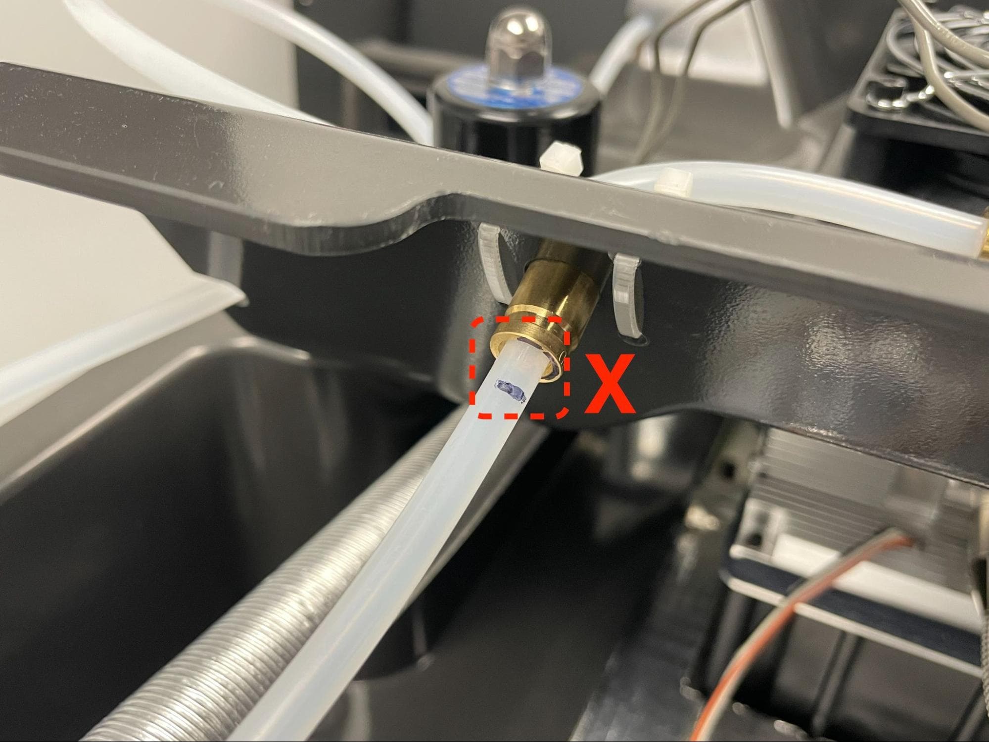 Inserting the N2 downstream tube into the T-splitter