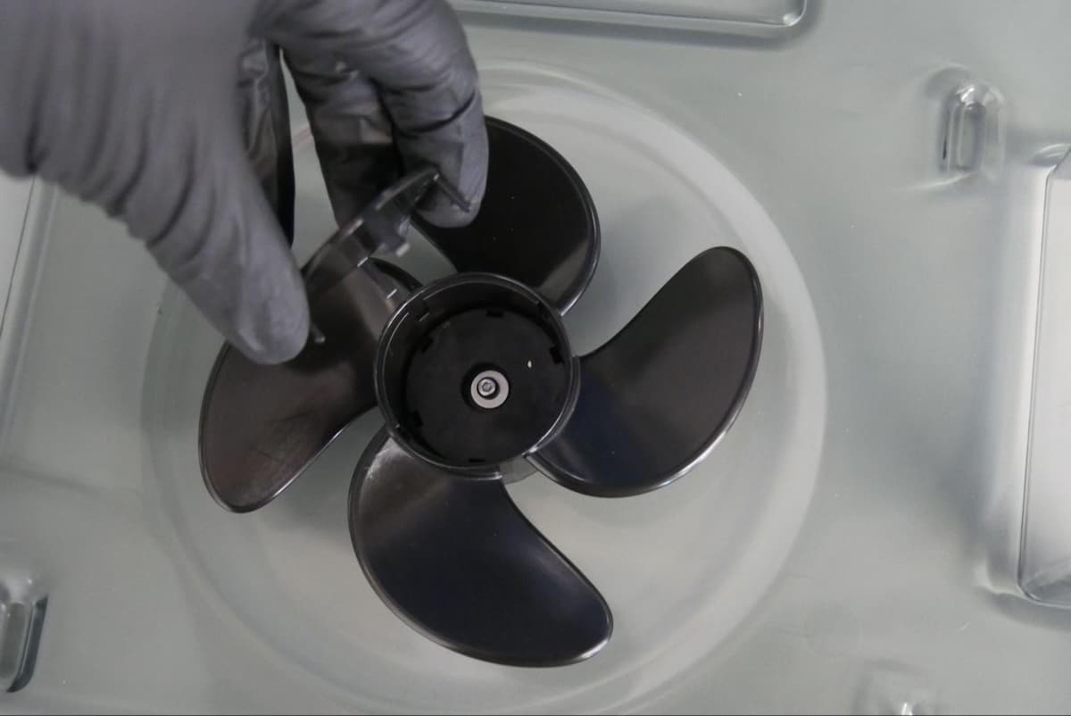 fw2-impeller-cap-install.jpg