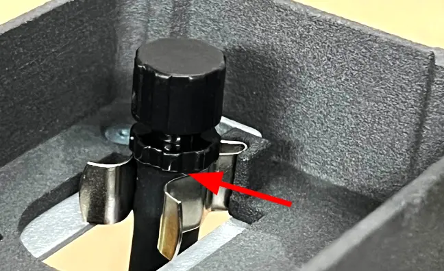 Clip the pump tube to the resin pump