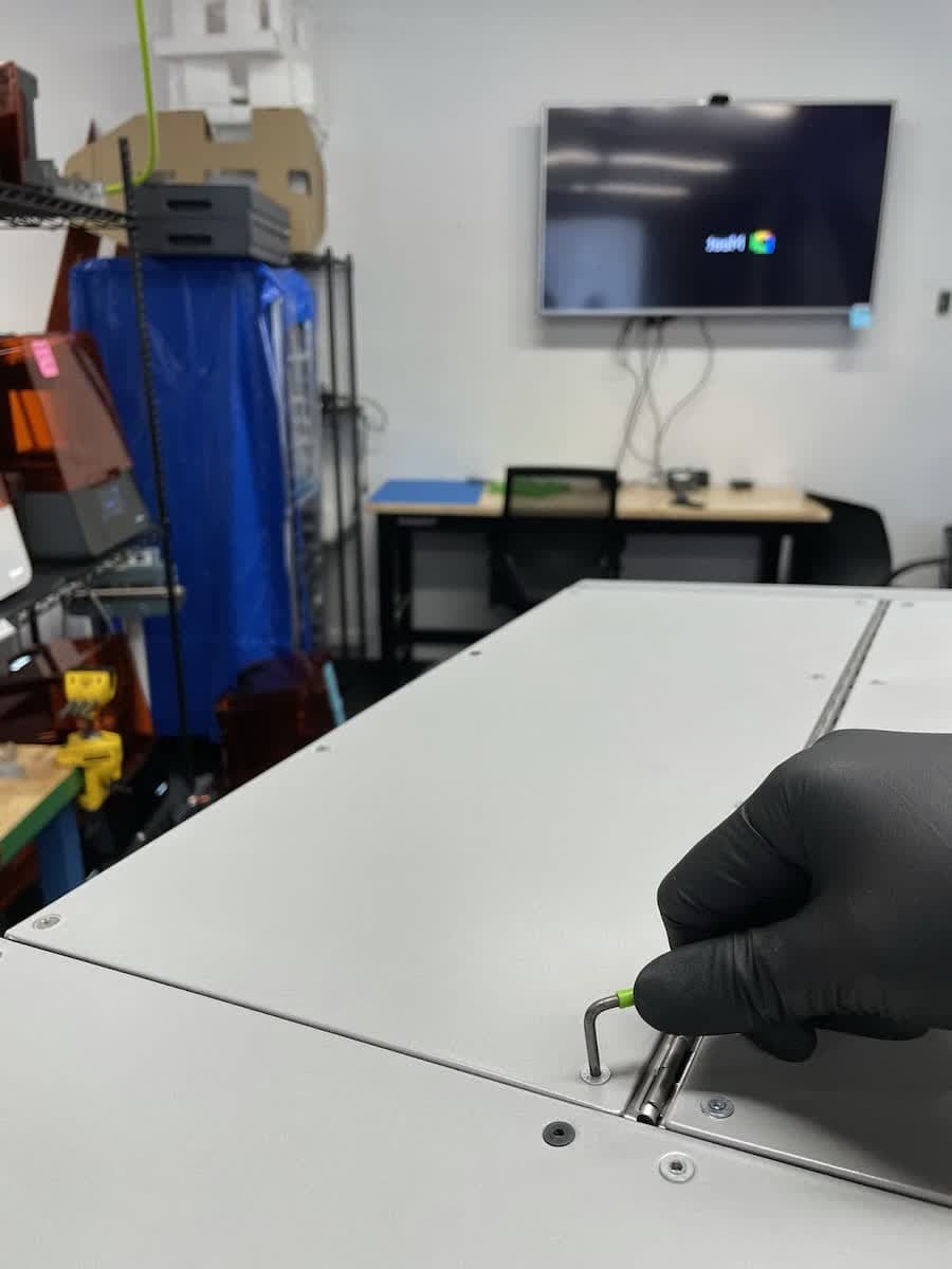 flipped-install-screw-hinge.jpg