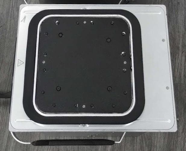 Powder-coated print bed.