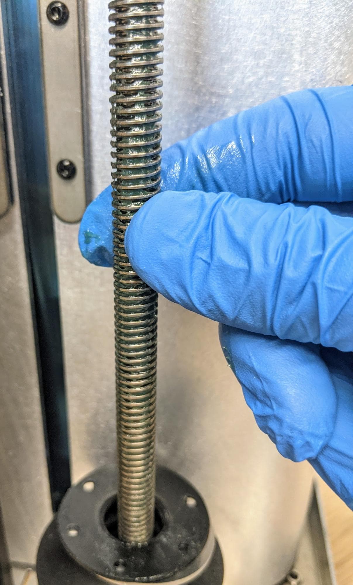 Step 2: Spread the grease along the lead screw