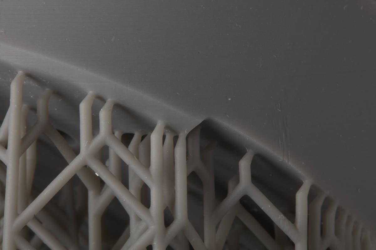 A shot of the Form 2 support structure shows how the the scaffolding consists of many cross-links close to the surface of the part.