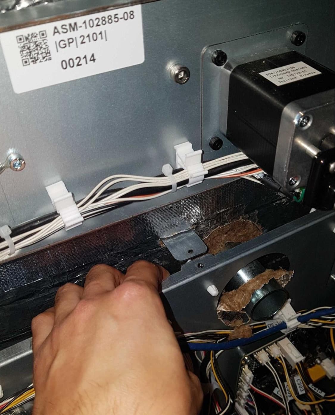 Remove the build chamber socket & cable harness