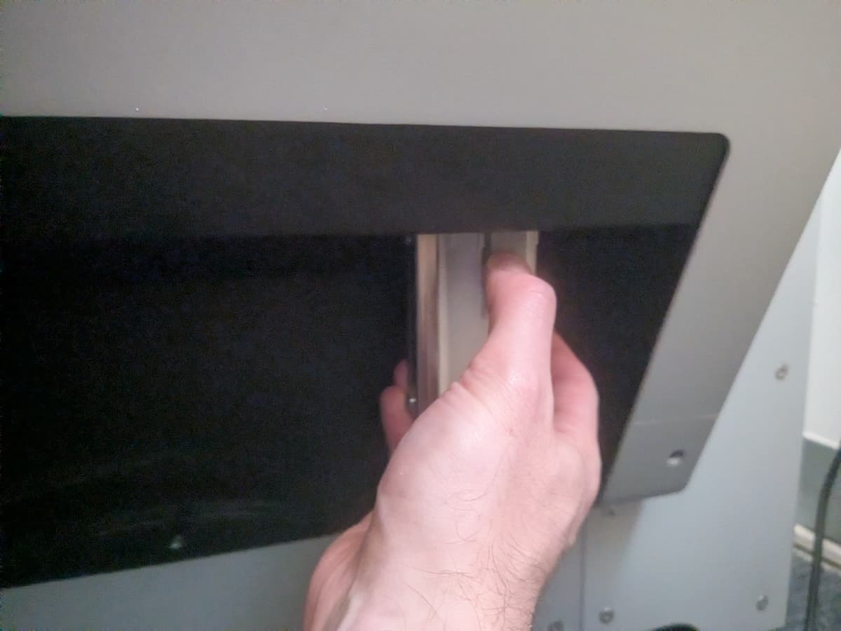 Extracción de la carcasa del filtro neumático de la Fuse Blast