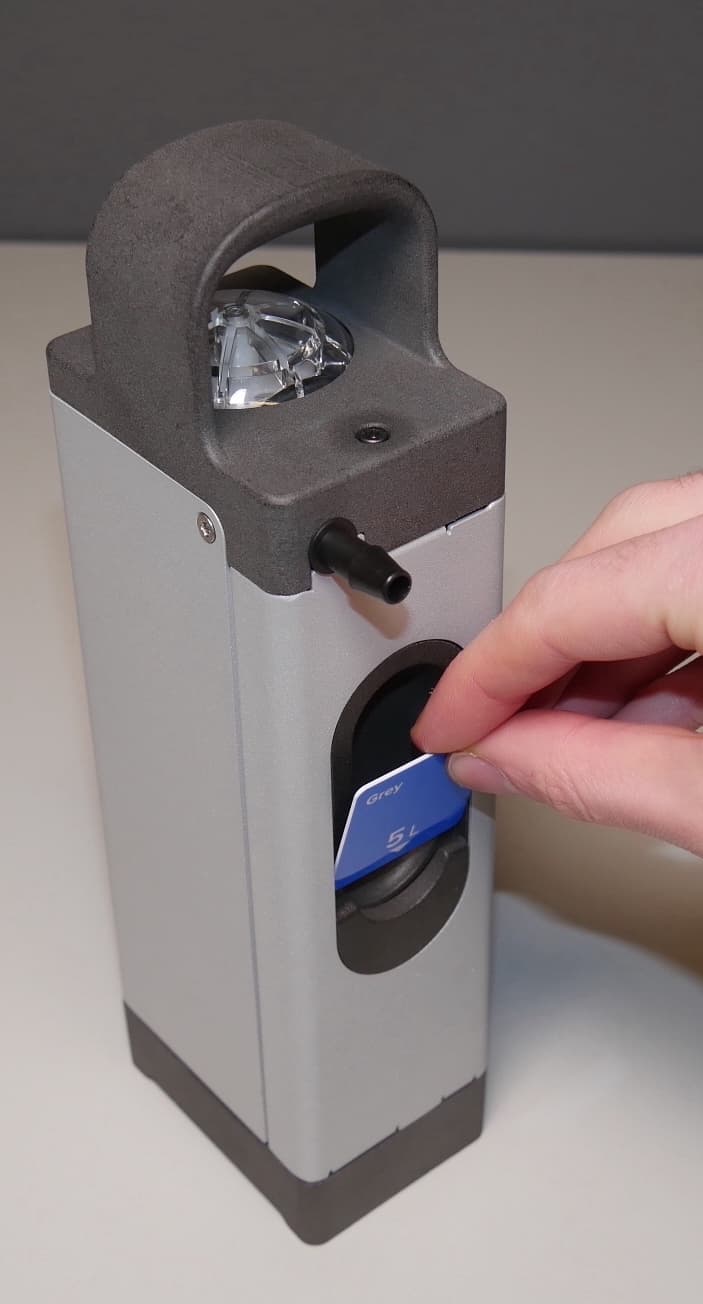 Inserting the resin card into the Resin Pumping System (Form 3)