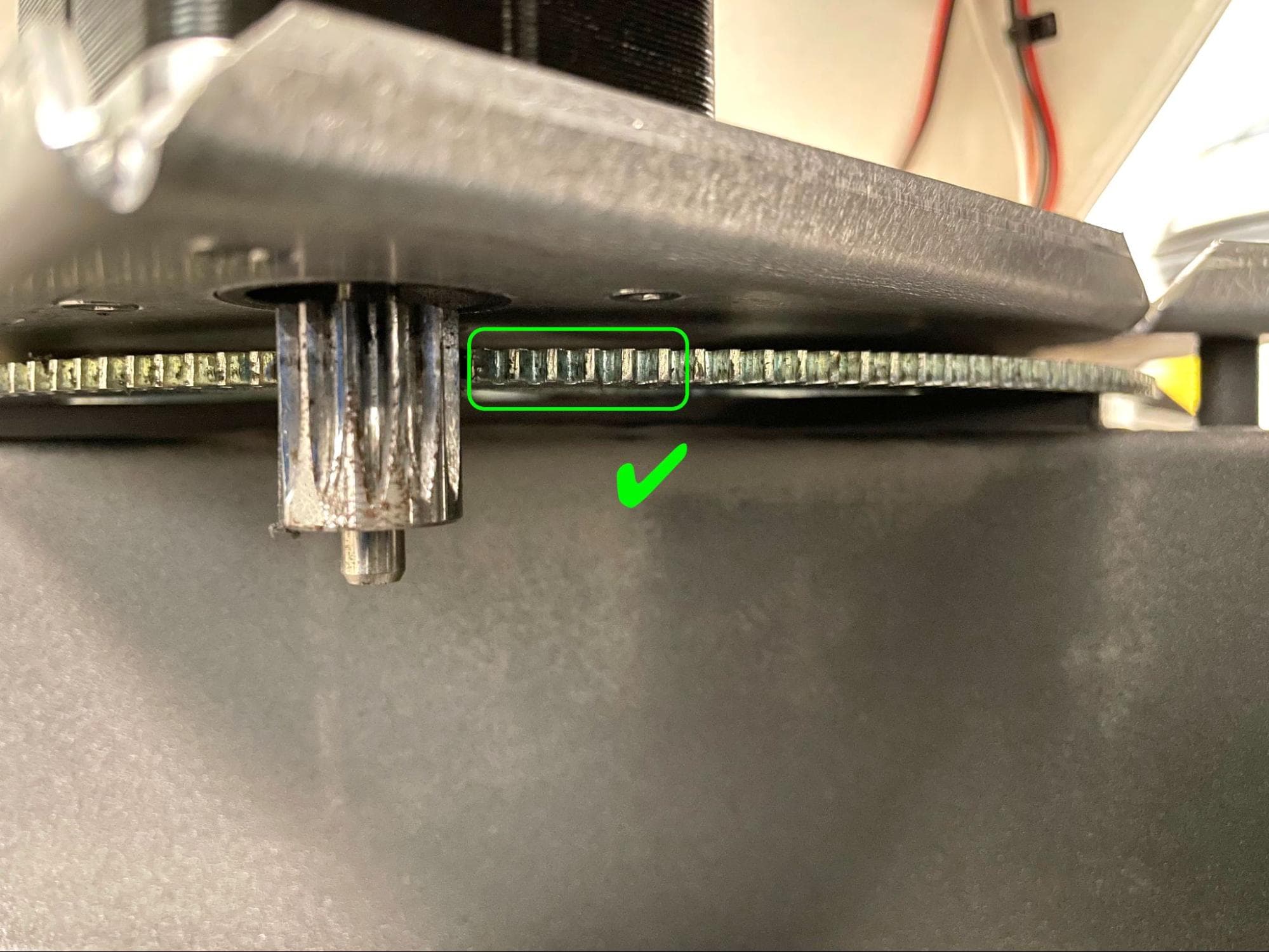 ドーザーギアの歯の噛み合わせを確認する