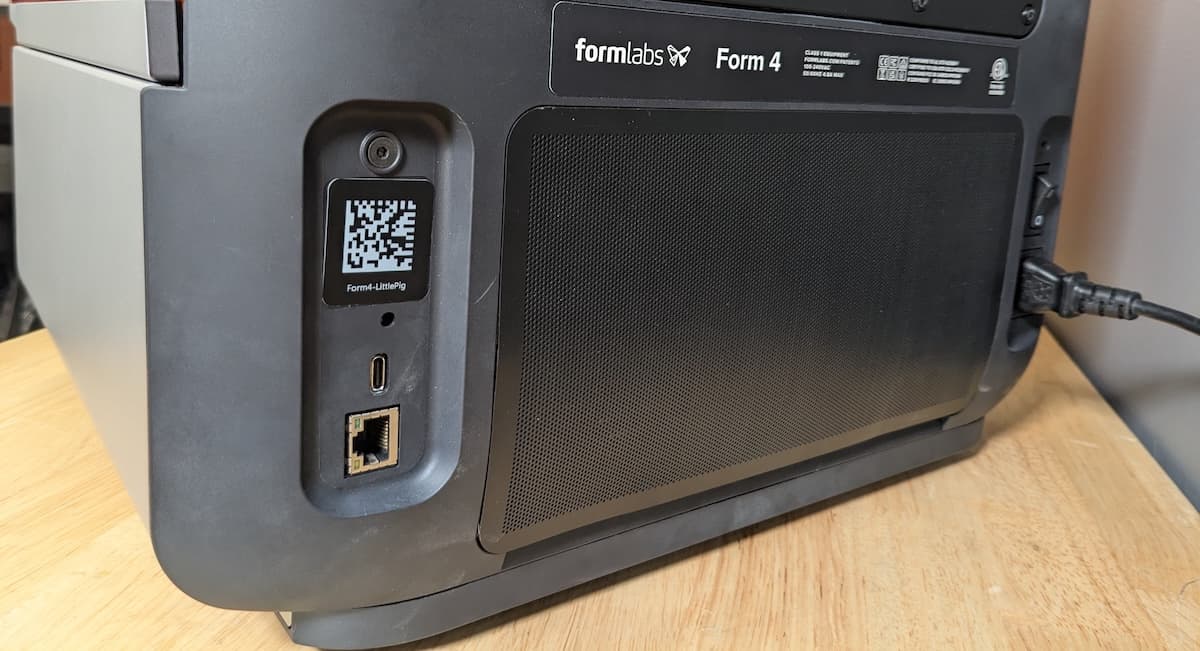 Printer serial name on the backpanel of a Form 3