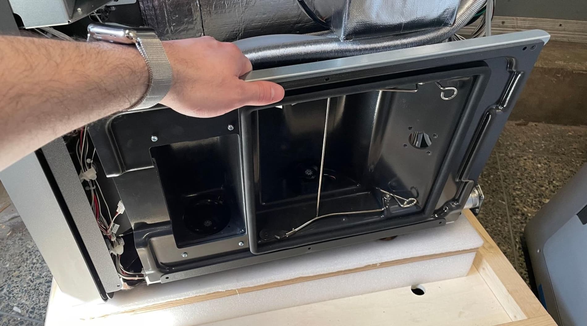 Install the new build chamber socket & cable harness
