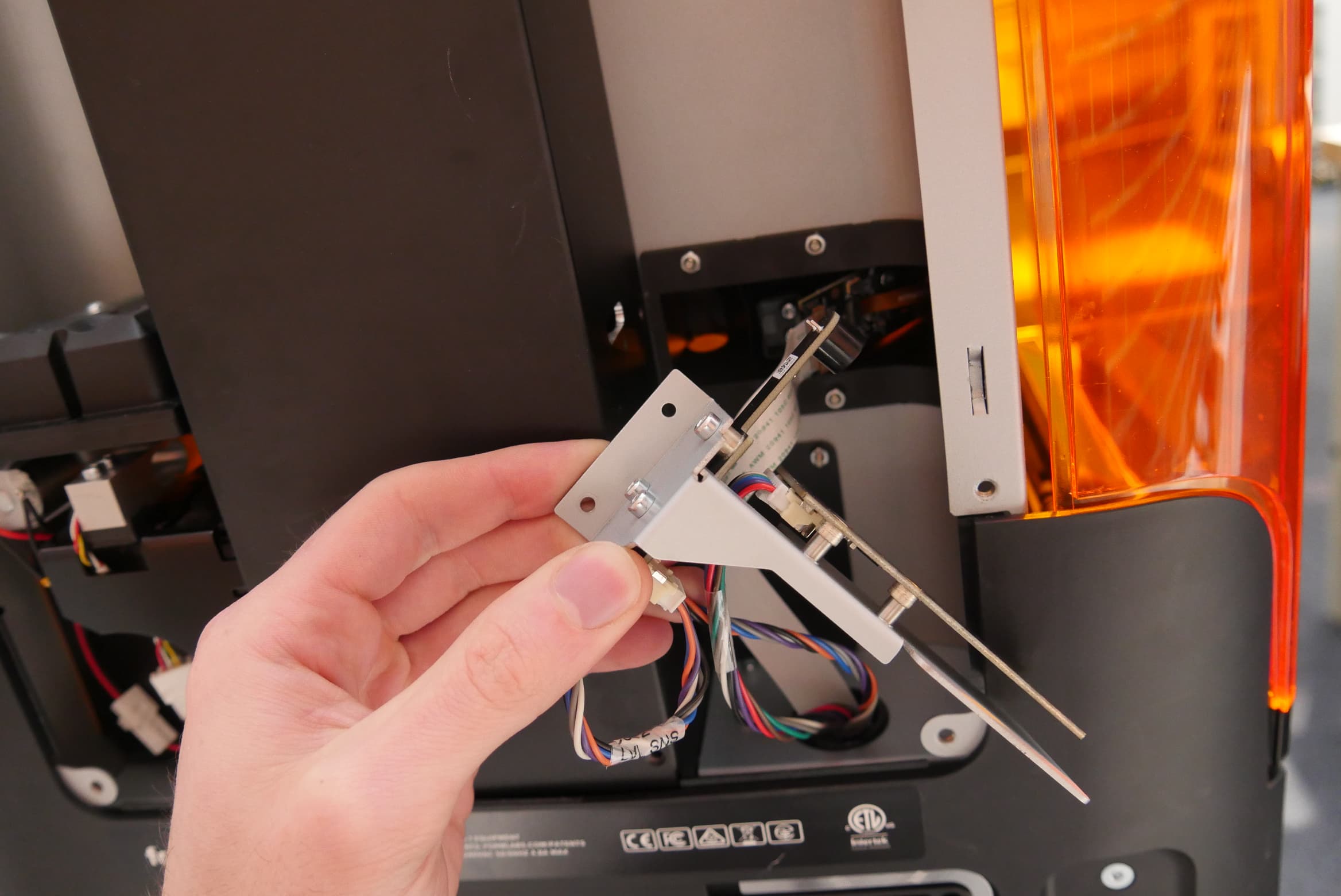 Remove the resin tank RFID bracket
