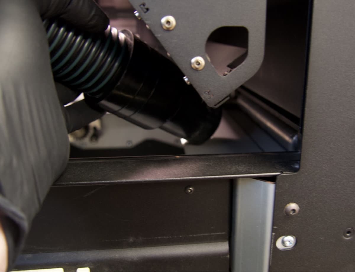 Vacuuming the right powder trough