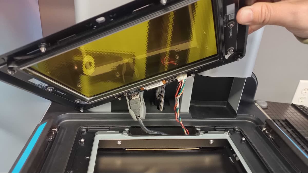 HDMI clip on a Form 4 generation printer