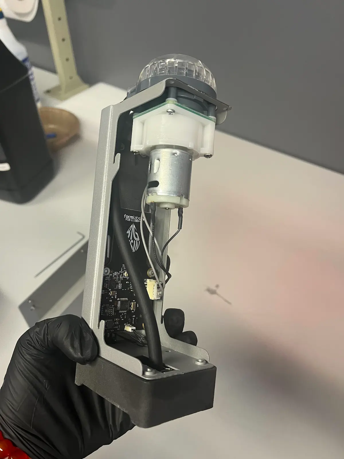 Uninstall the resin pump shell