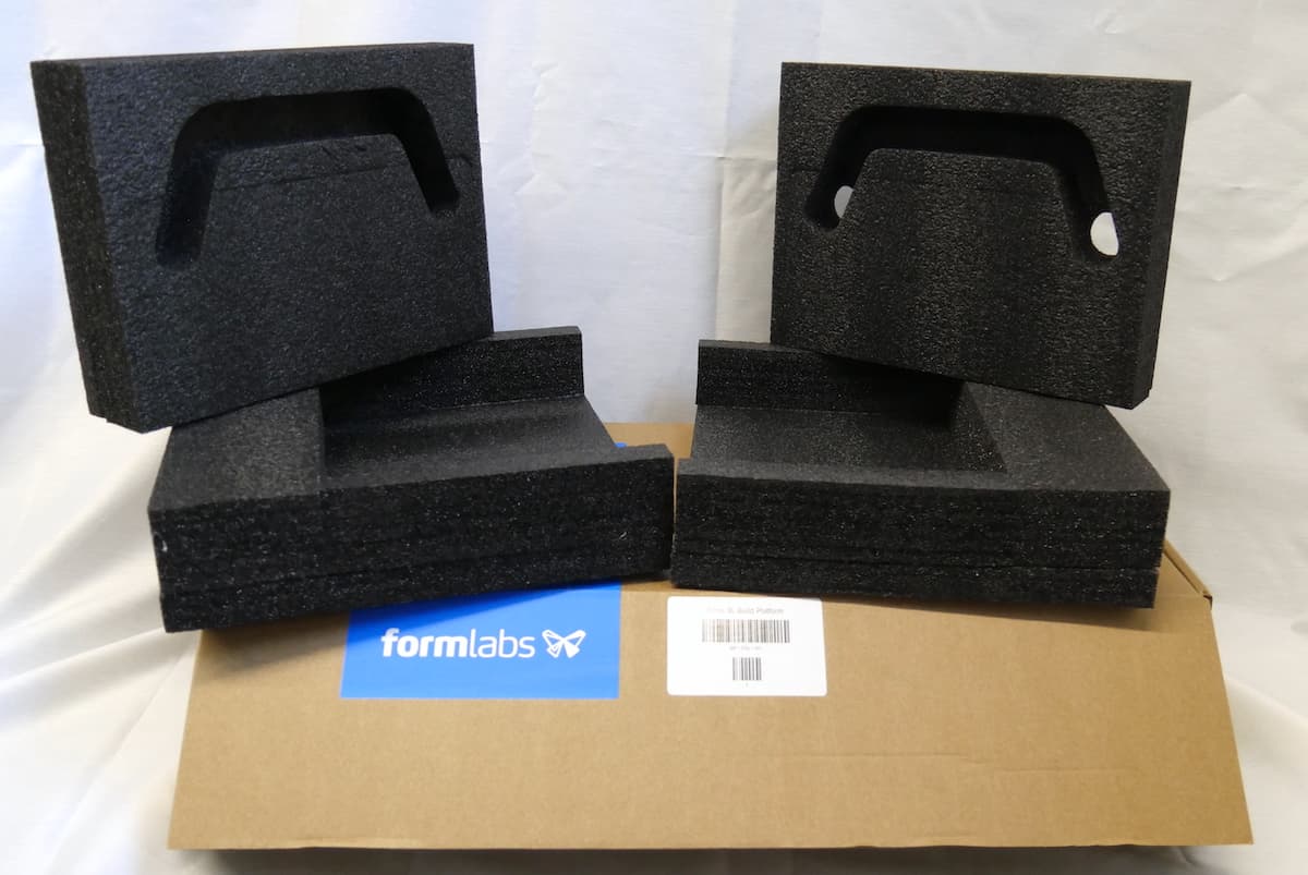 発泡スチロールフォームで作られたForm 3L/Form 3BL用ビルドプラットフォームボックスの黒い気泡パッド