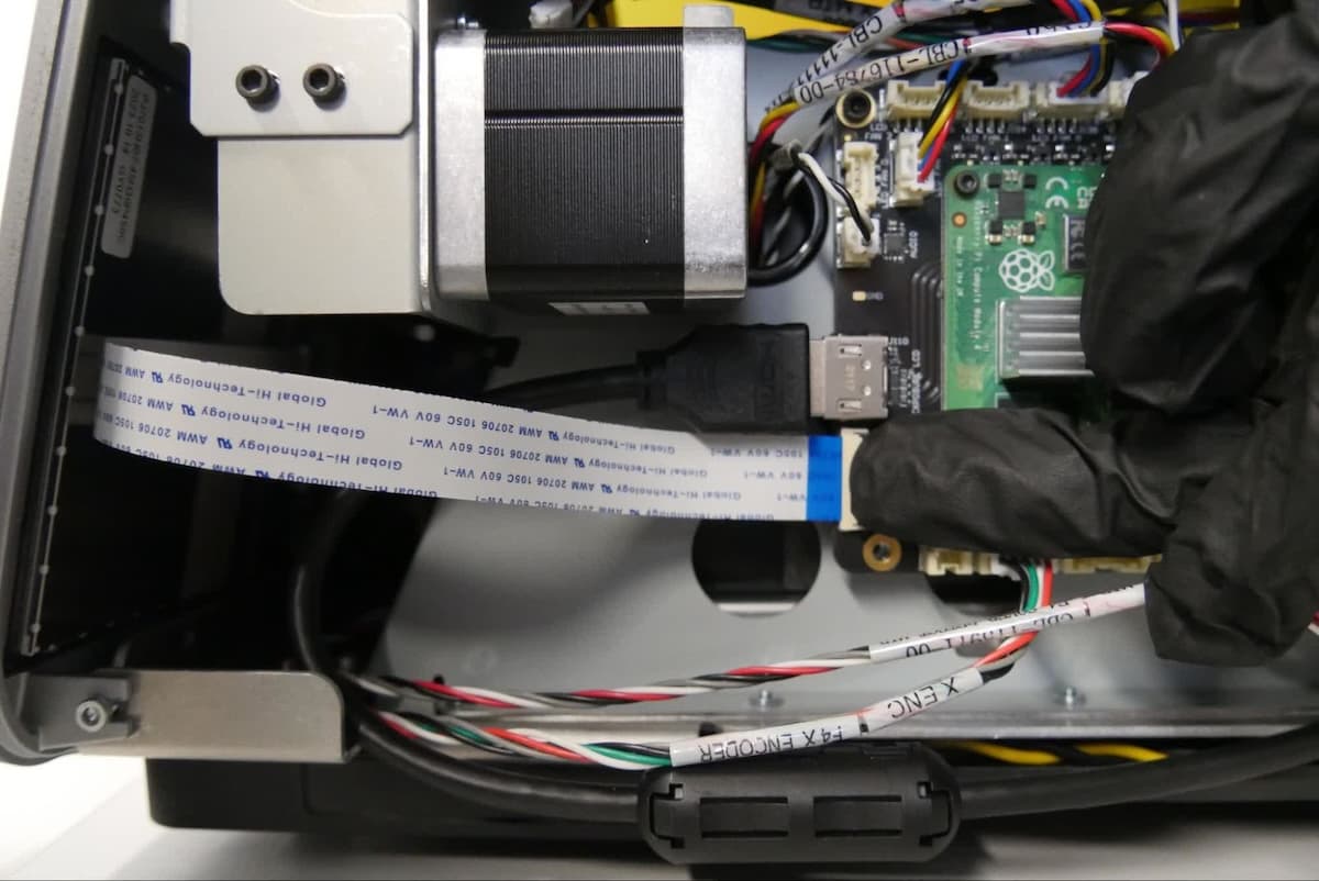 f4-touchscreen-cable-disconnect.jpg