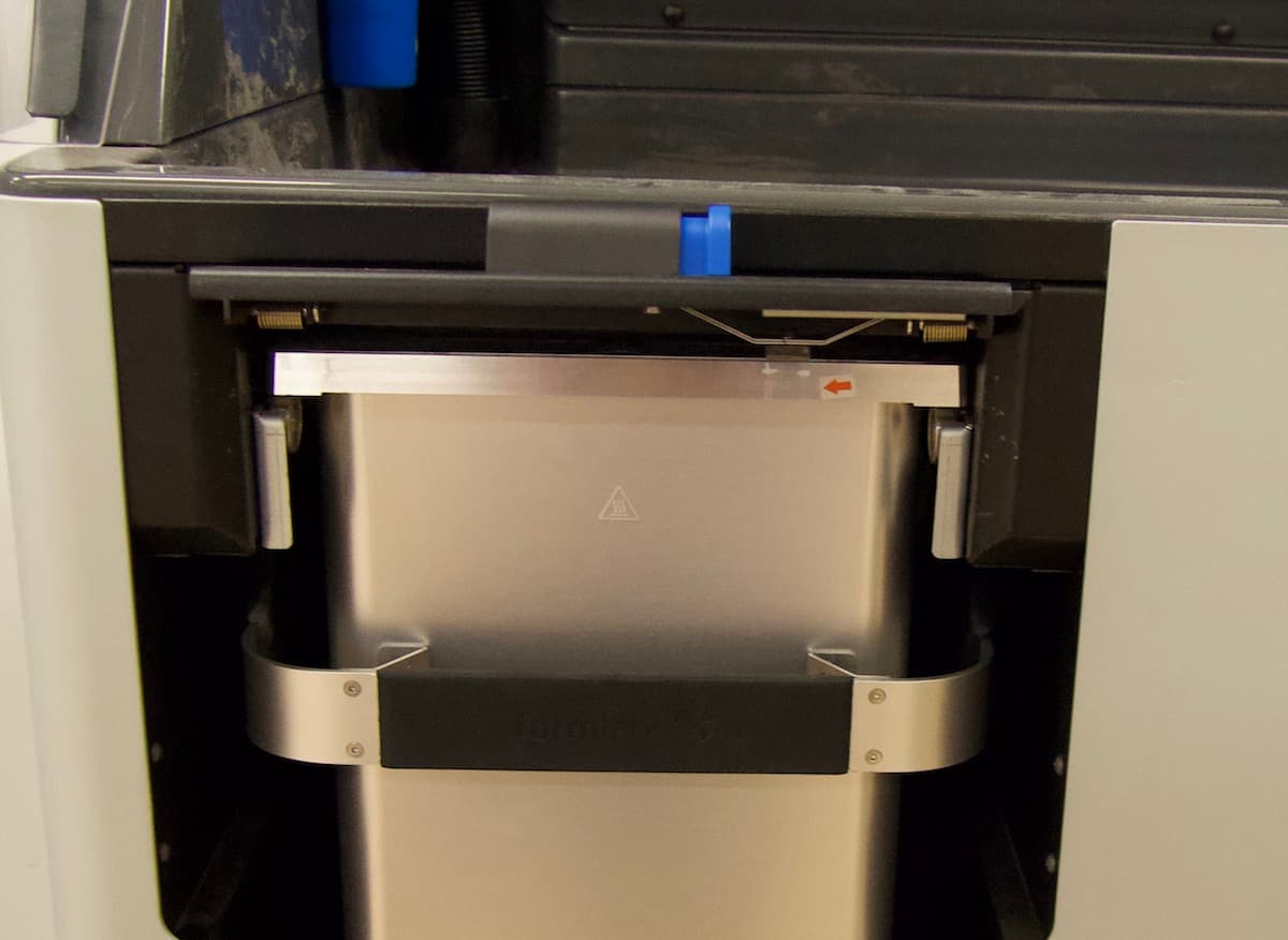 A build chamber inserted into the Fuse Sift, with the build chamber latch open
