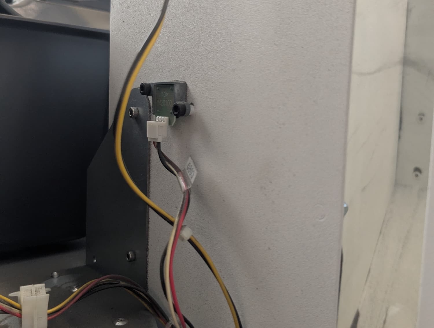 ステップ1:パウダーセンサーの位置を確認する