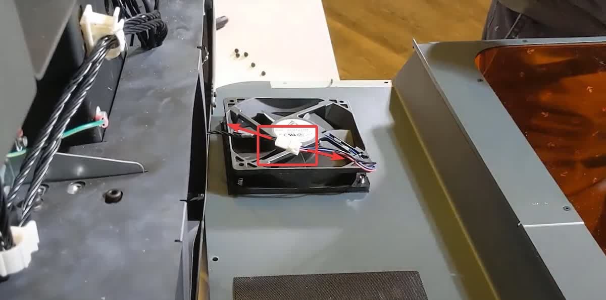 f3l-rear-shell-unplug-cable.jpg
