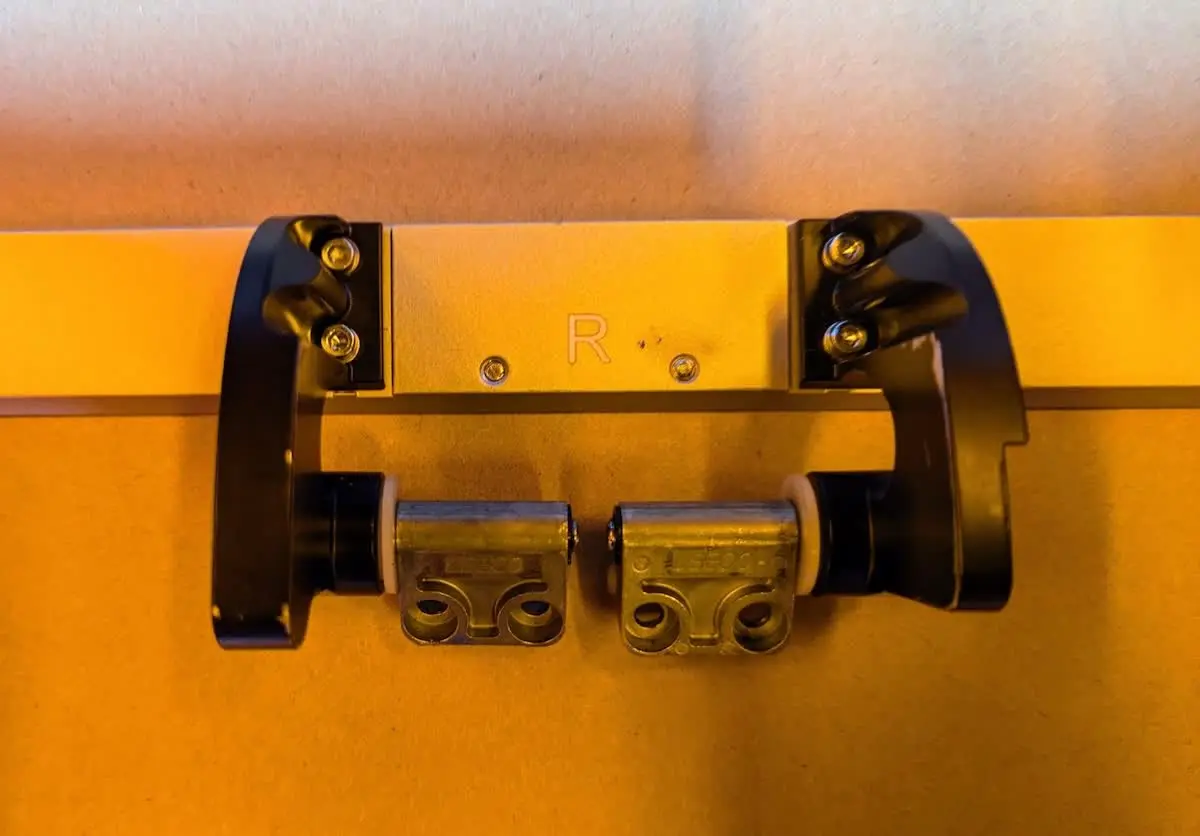 Form 4 replacement cover hinge alignment detail