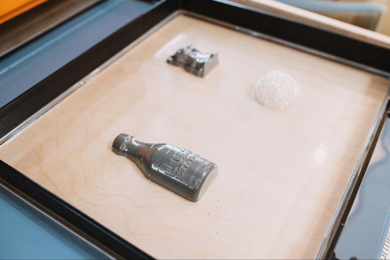 El fabricantes de cosméticos Lush usa moldes impresos en 3D para crear moldes de moldeo en vacío con diseños detallados y con texturas en menos de 24 horas.