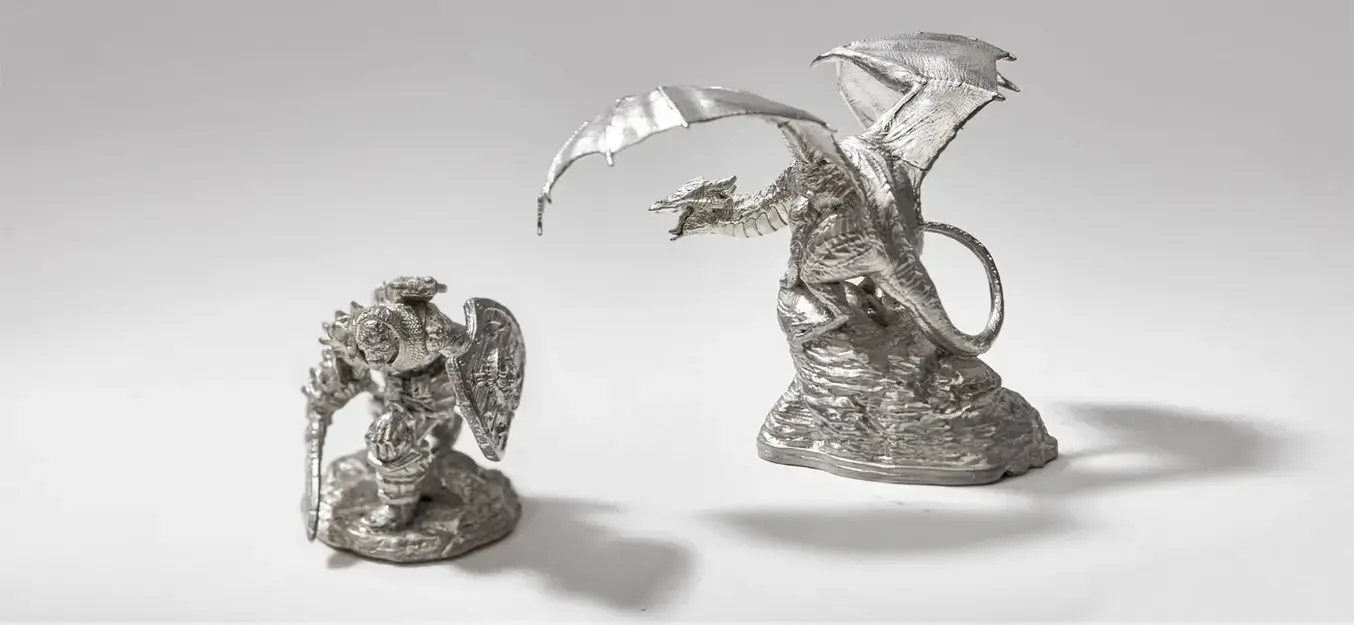 Miniaturen aus Metall, hergestellt mittels Zinnguss und 3D-Druck.