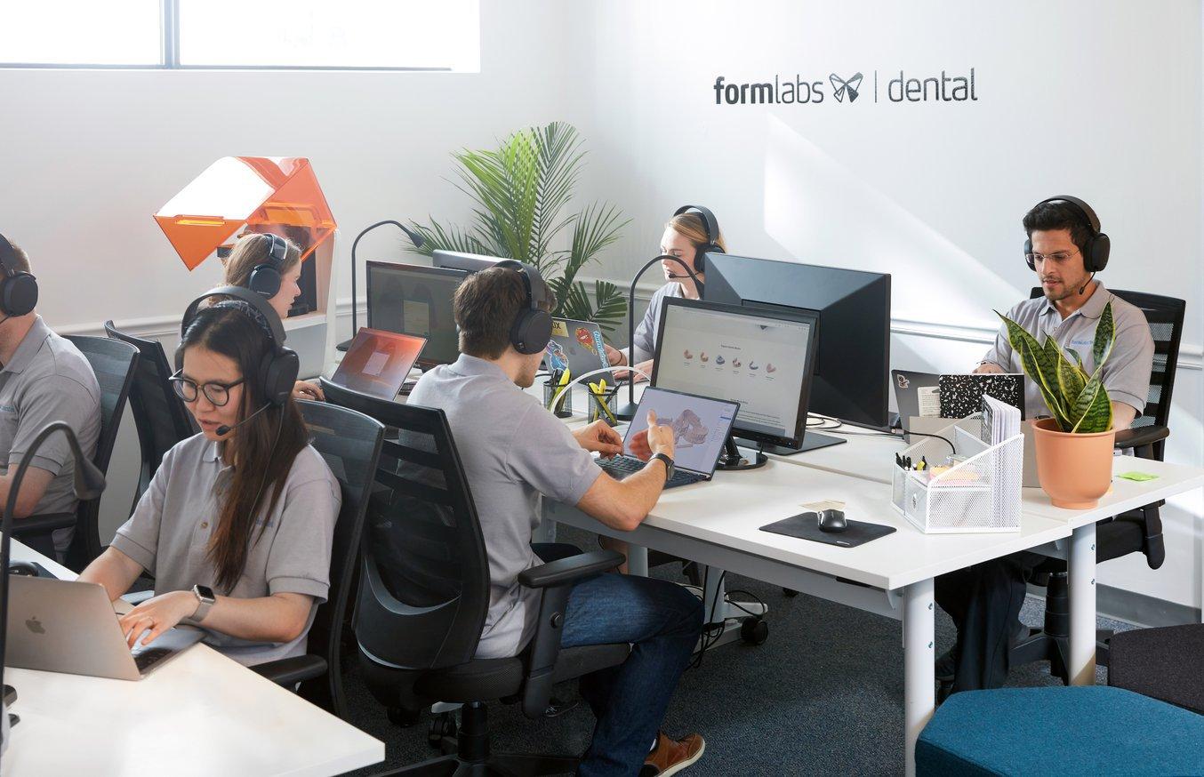 Formlabs Dental cuenta con un equipo de asistencia dedicado que se especializa en las necesidades del sector de la odontología.