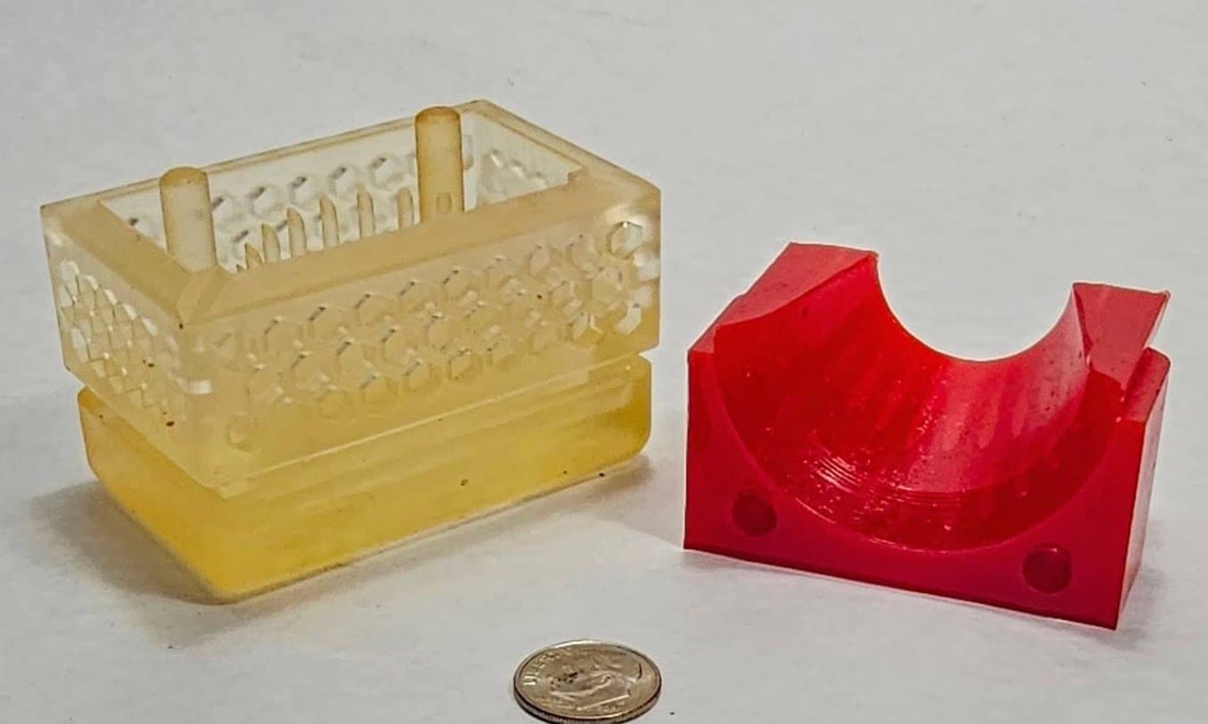 Moule imprimé en 3D pour la pince d'extraction et pièce finie en polyuréthane