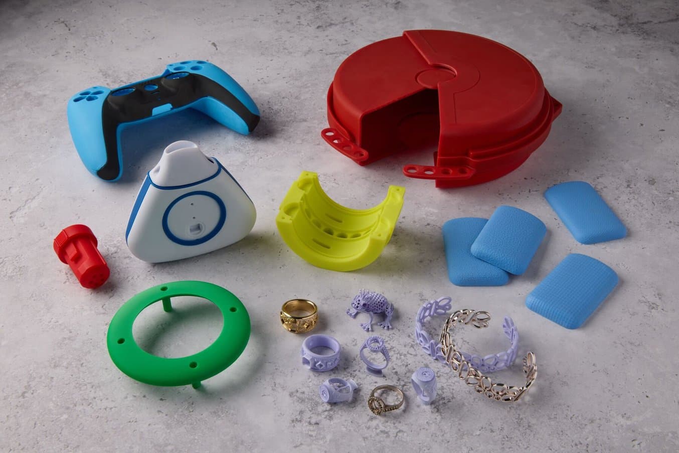 3D printed parts in Color Resin V5 and True Cast Resin