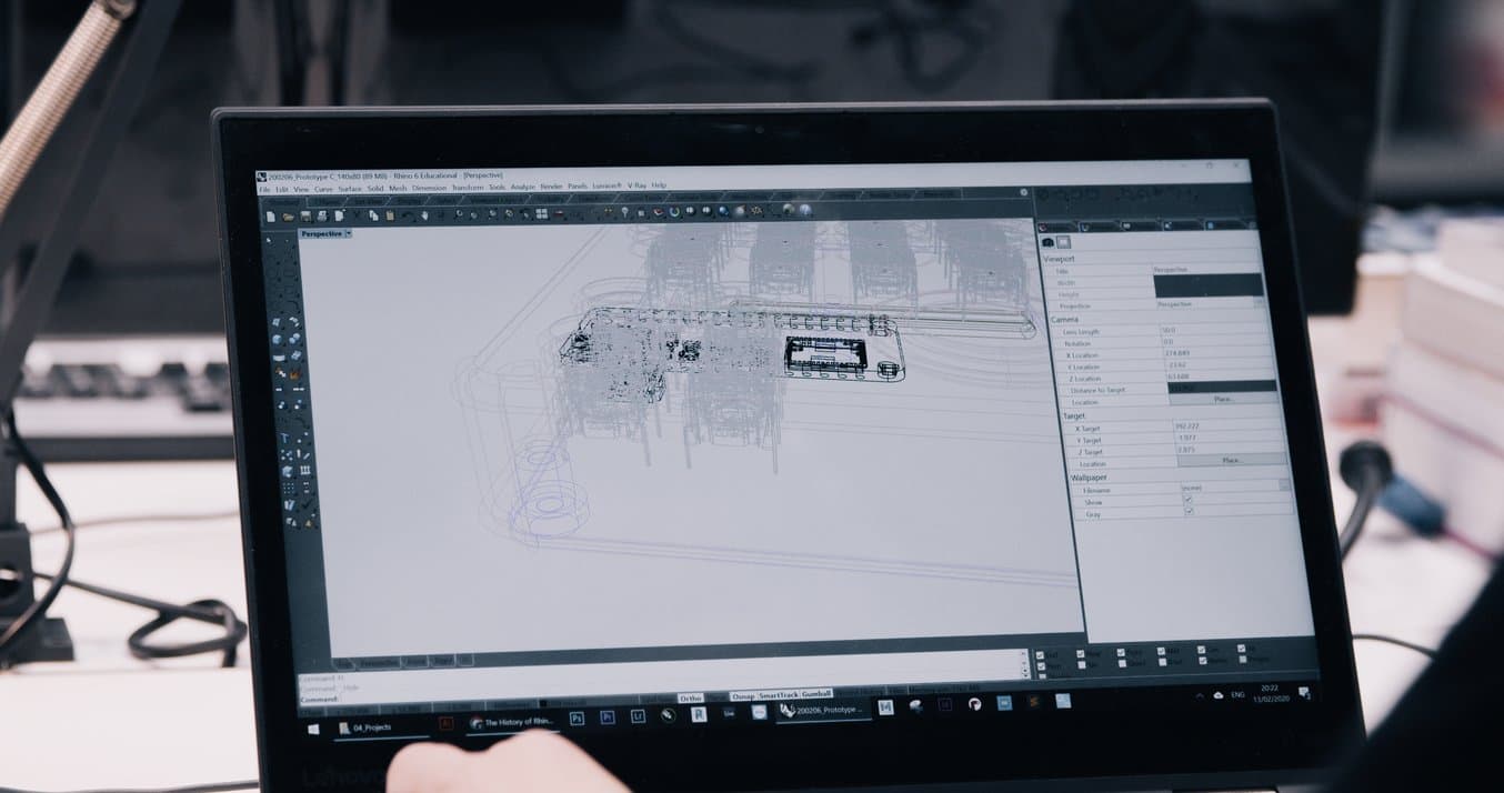 L'équipe de birdkids a testé 30 à 50 versions du boitier en en ajustant l'aspect et les éléments fonctionnels internes, pour suivre l'évolution de la carte de circuit imprimé, des capteurs et des autres composants électroniques.