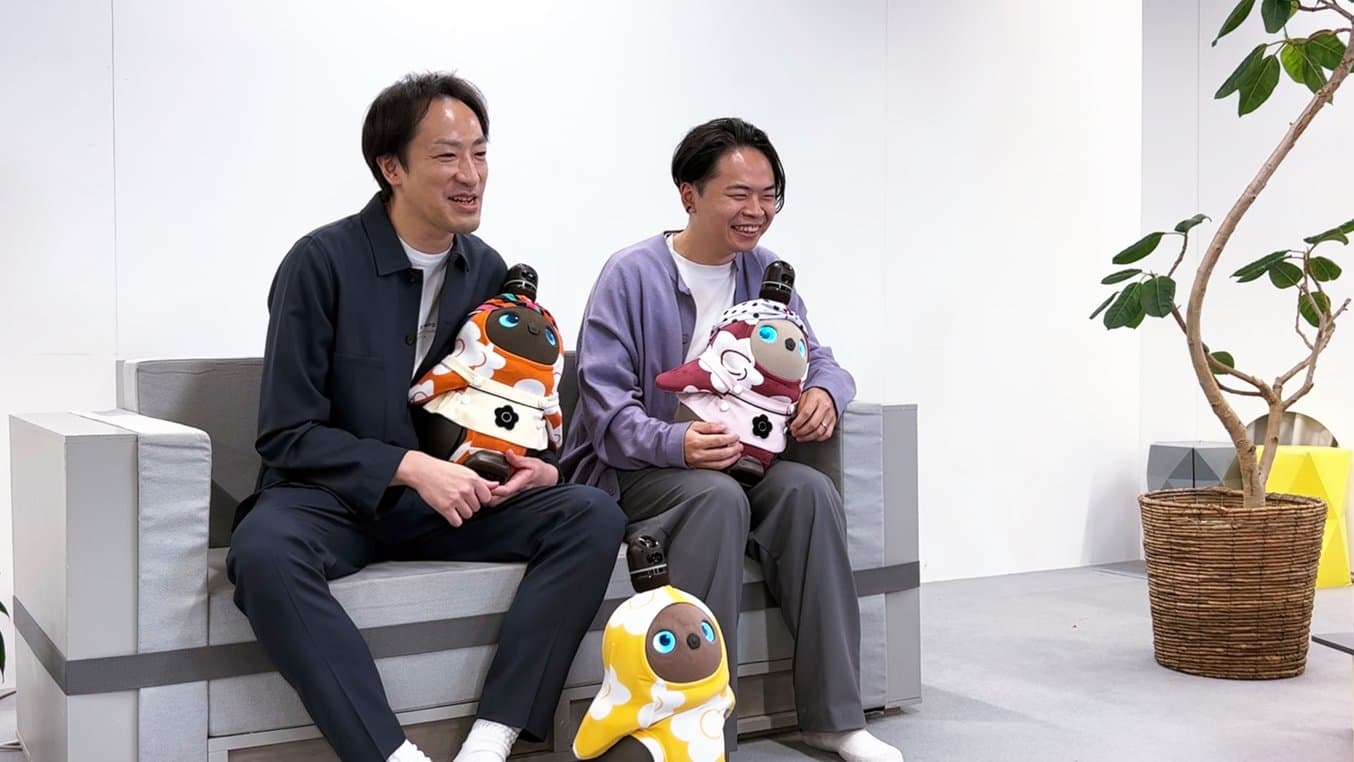 GROOVE Xデザインチーム蒋 秀一氏(写真右側)とアパレル部部長の新井友和氏(写真左側)