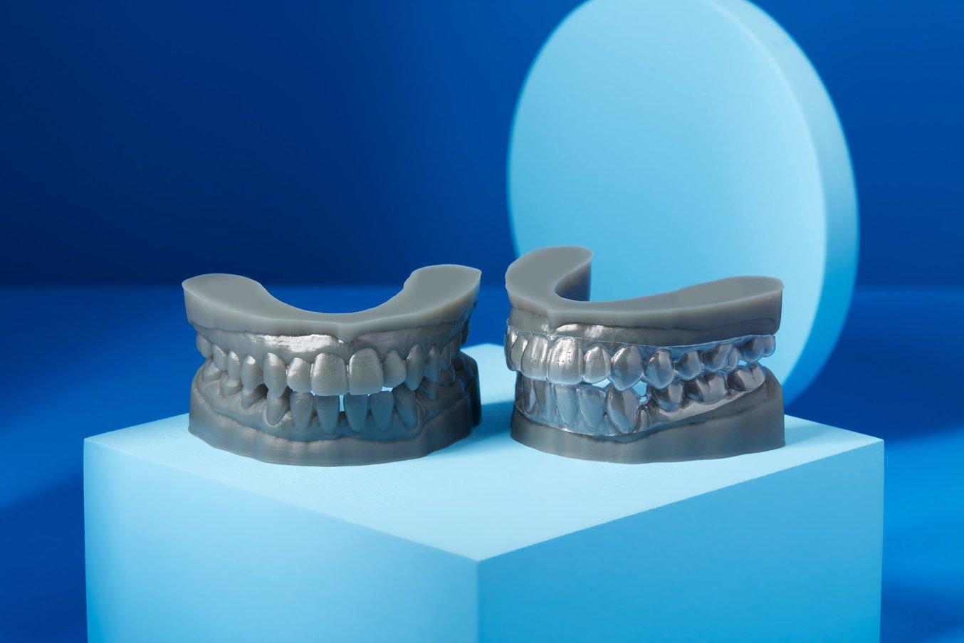 Los modelos dentales impresos en 3D se pueden usar para crear productos como alineadores transparentes moldeados en vacío.