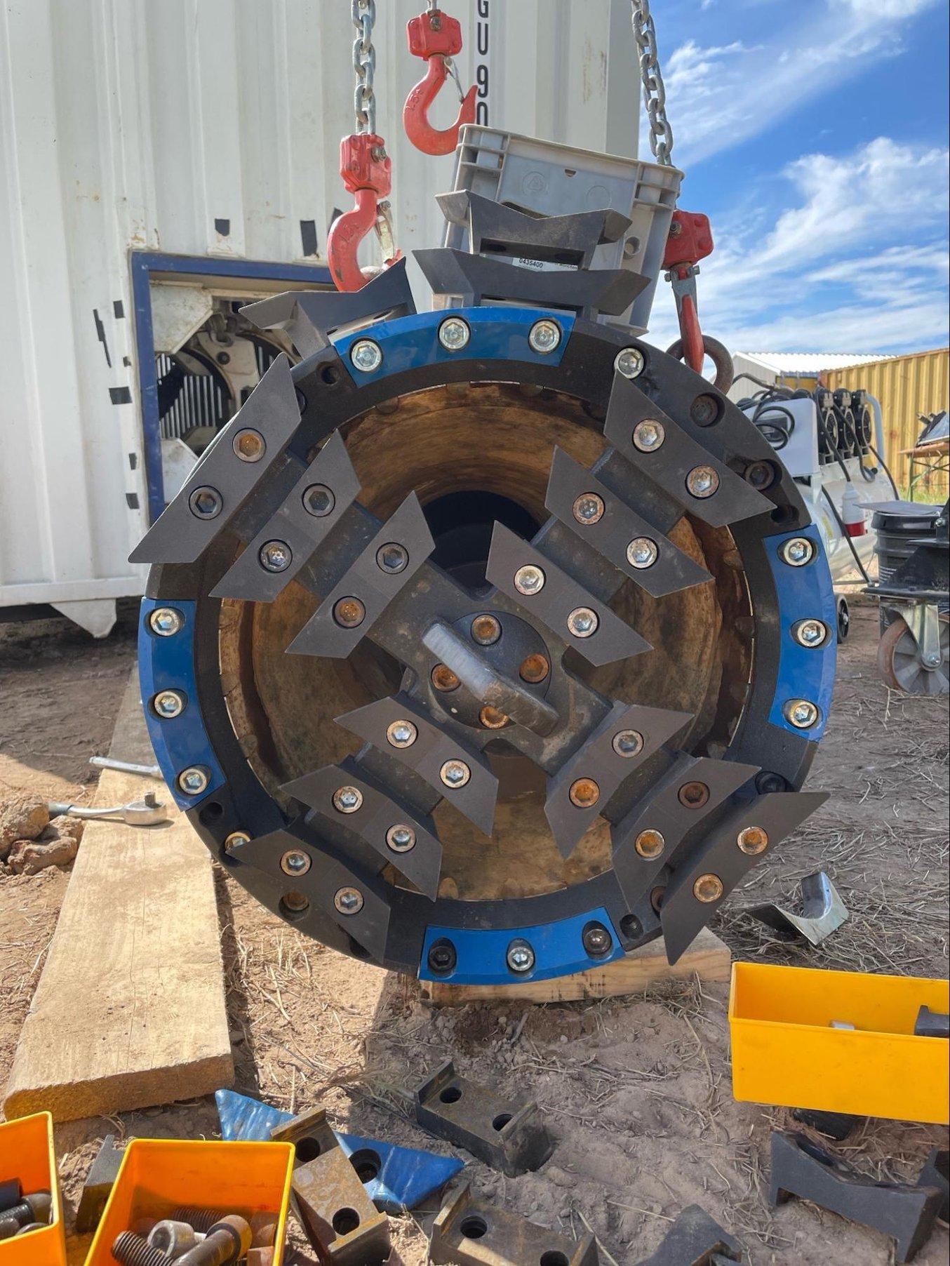 The tunnel boring machine cutting wheel with 3D printed cutting tools