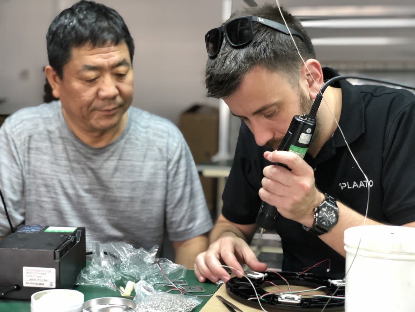 Grâce à l’imprimante 3D présente chez son sous-traitant de fabrication, Plaato a aussi pu imprimer des gabarits et des fixations pour la ligne d’assemblage.