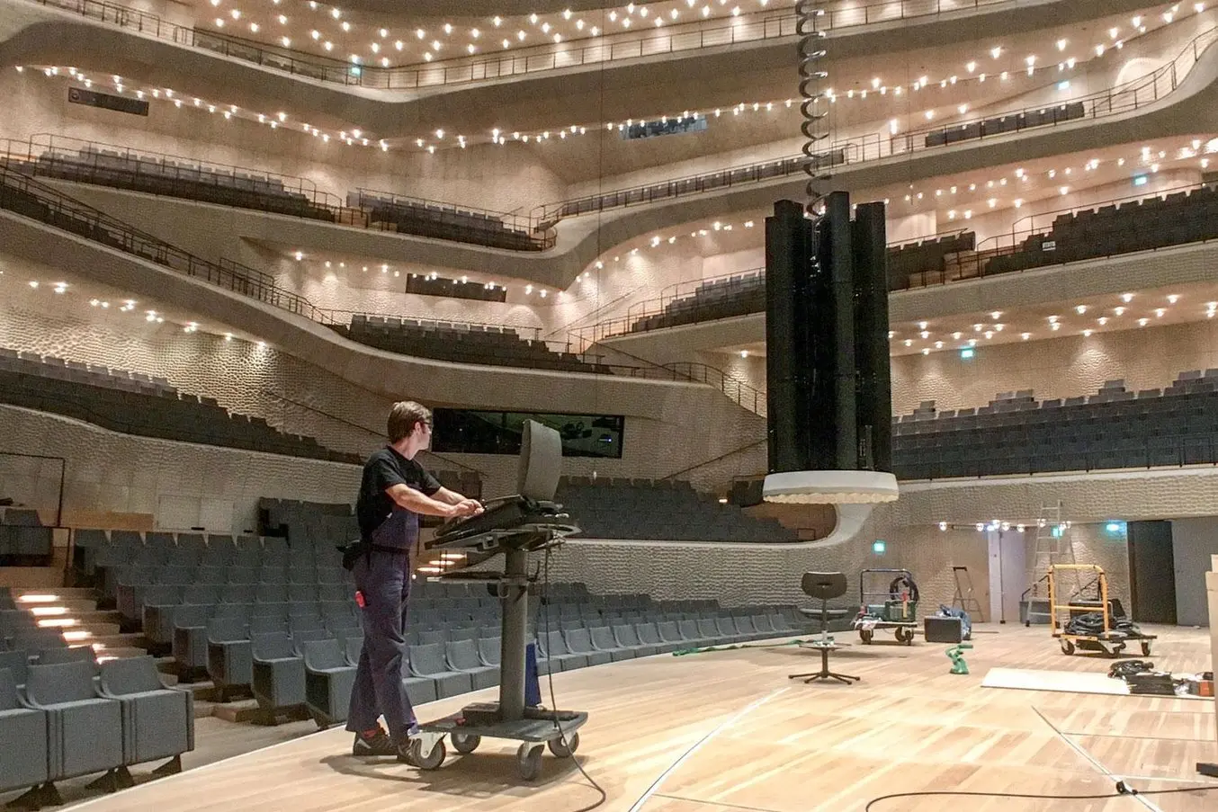 VIDA L loudspeaker cluster by Kling & Freitag that is suspended from the ceiling in the Great Hall of the Elbphilharmonie