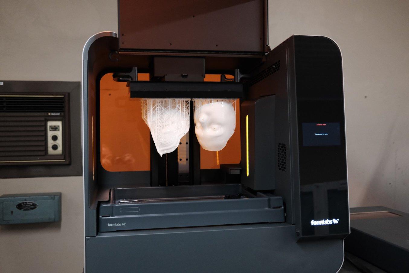 Experimentos con la Rigid 10K Resin y la impresora 3D Form 3L para hacer moldes de prótesis de maquillaje.