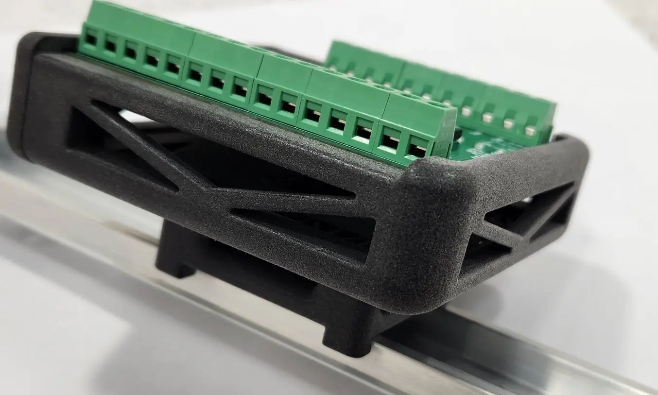 Leiterplattenhalter 3d-gedruckt auf dem SLS-Drucker Fuse 1+ 30W von Jasper Engines and Transmissions