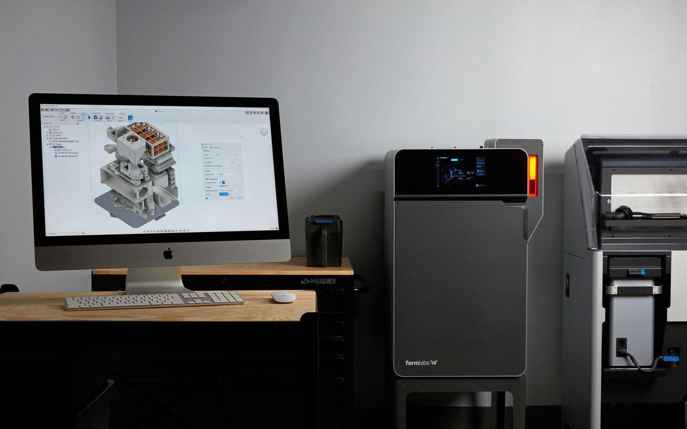 La impresora 3D Fuse 1 y la máquina de posprocesamiento de impresión 3D Fuse Sift se integran perfectamente con el programa CAD Fusion 360 de Autodesk.