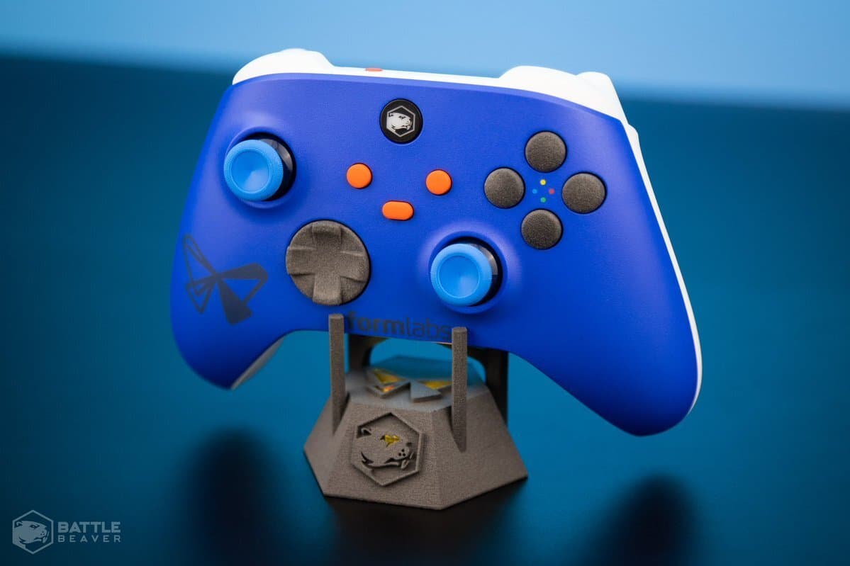 Une manette de Xbox personnalisée fabriquée avec l'imprimante SLS Fuse 1 de Formlabs.