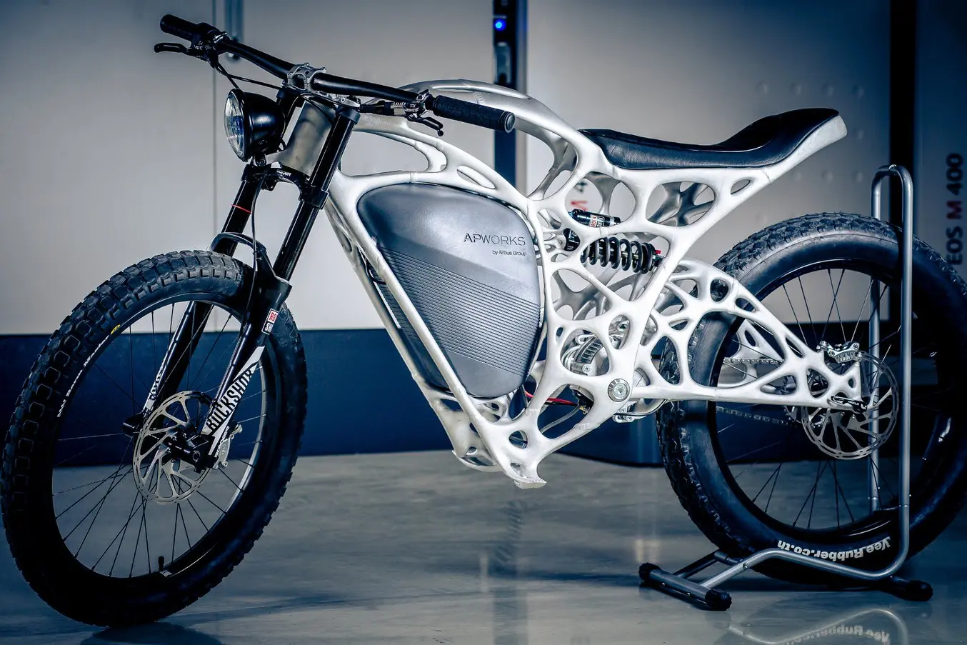 Mittels Topologieoptimierung konstruierte Leichtbauweise eines Motorradrahmens, der mit metallbasiertem 3D-Druck gefertigt wurde (Quelle)