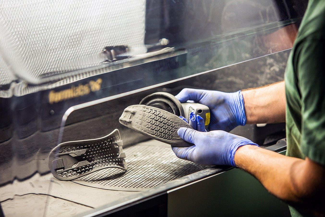 Rome Snowboards uses selective laser sintering (SLS) 3D printers to accelerate their product development and the Fuse Sift for post-processing the parts.