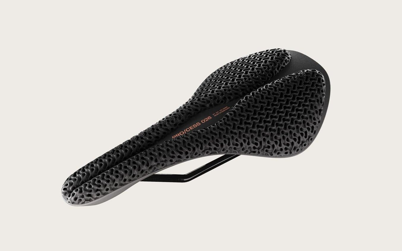 For his bachelor's thesis, industrial design student Tim Schütze specialized in the production of gender-sensitive and individualized designs - the result is a gender-sensitive bicycle saddle that is partially made with selective laser sinting