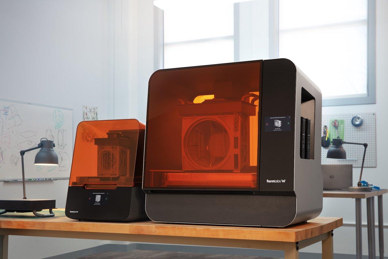 Las impresoras SLA Form 3+ de sobremesa y Form 3L de gran formato son ideales para la impresión 3D de alta resolución.